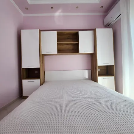 Emerald Apartment *
